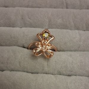 Elegant Gold Floral Ring